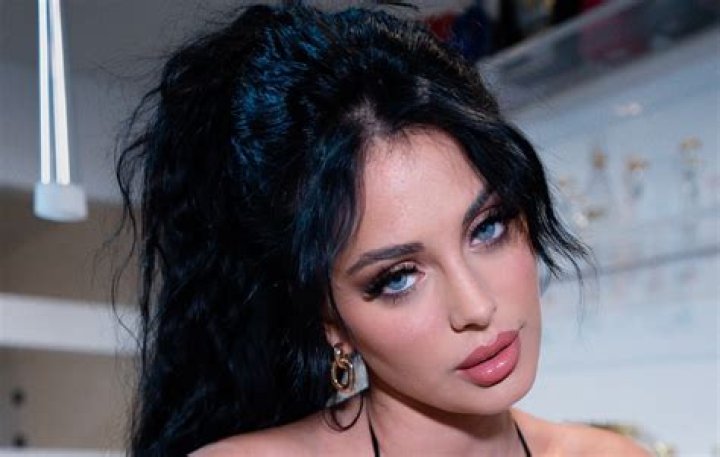 Camilla Ara&uacute;jo: The Rising Star in the Fashion and Entertainment Industry