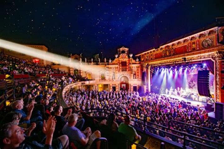 Discover ELS Near Rosemont Theatre for a Perfect Night Out