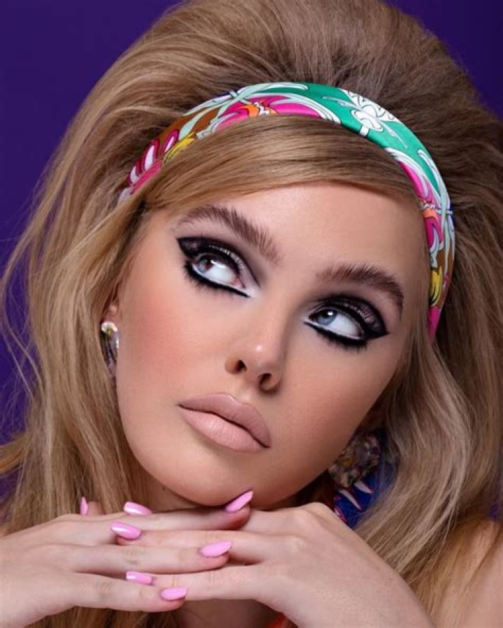 Discover the Dazzling Makeup Trends of 1996: Get Groovy!