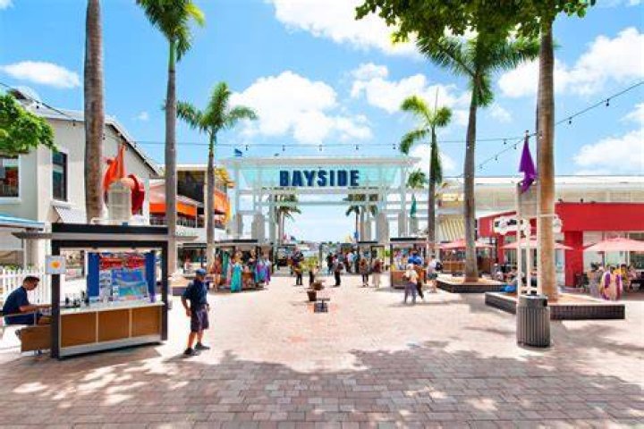 Discover the Ultimate Bayside Miami Shopping Experience