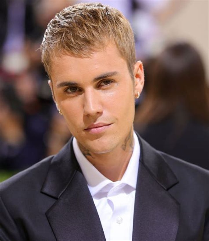 Exploring the Iconic Journey of Justin Bieber: From Humble Beginnings to Global Stardom