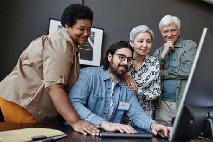 Go Go Grandparent: Empowering Seniors to Embrace Technology