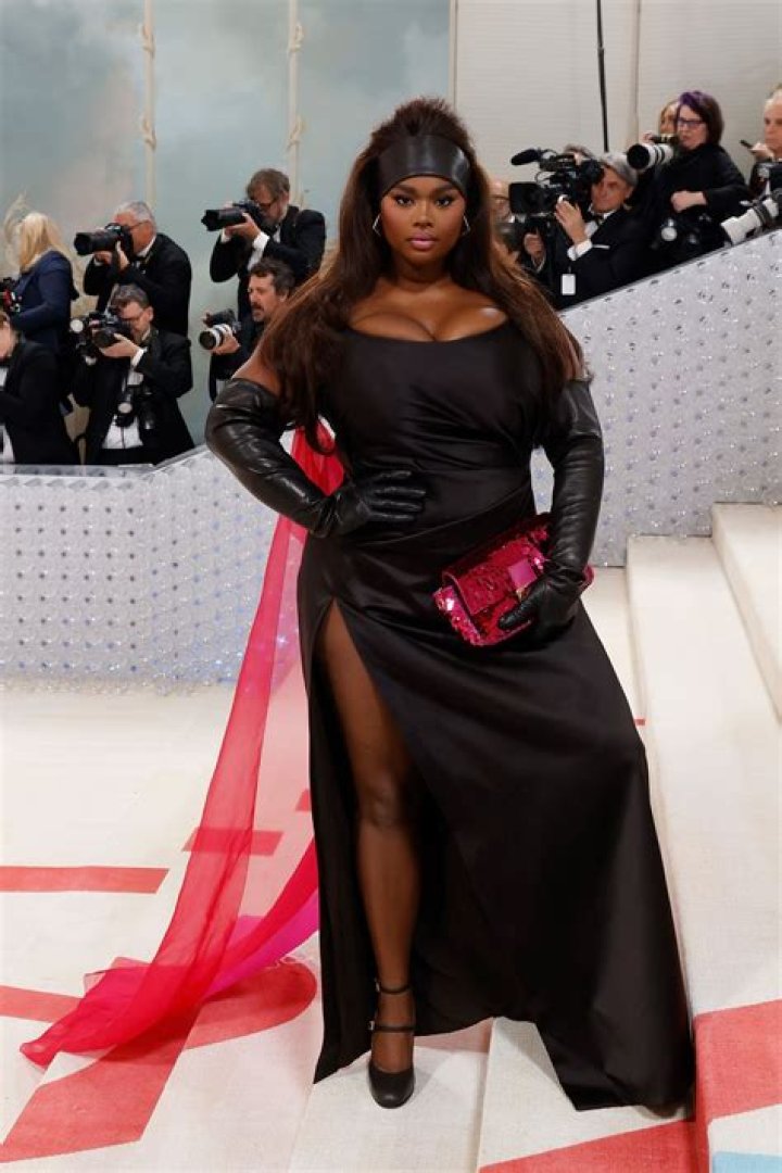 Laararose: The Rising Star Redefining Beauty Standards